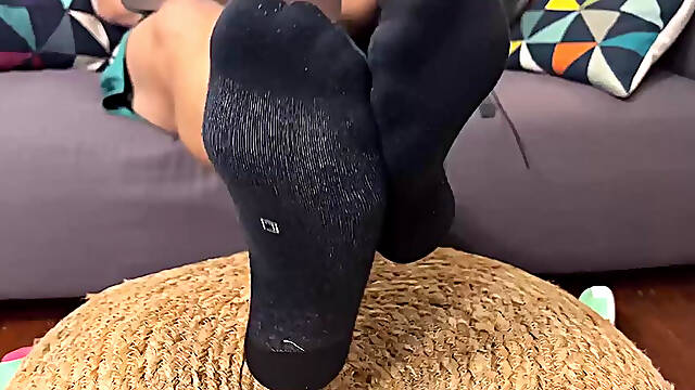 Tall and handsome Johnny shows off his delicious feet solo