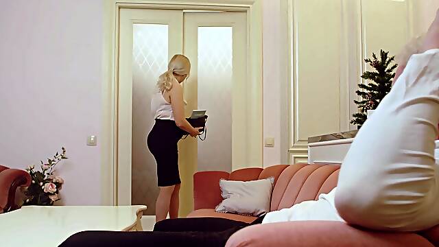 Young bloke fucks mature blonde hardcore and floods her with cum