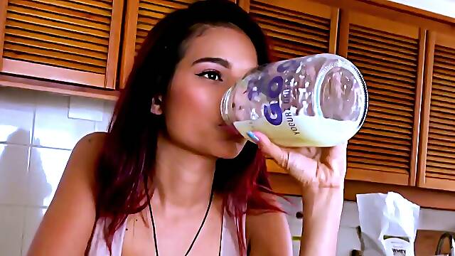 Latina MILF Cum Drinking To Seduce BWC