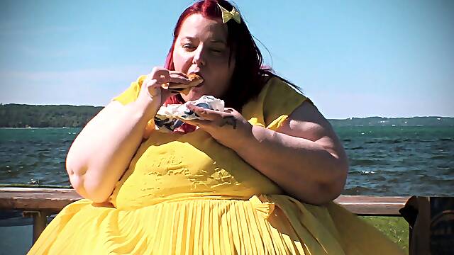 Amateur redhead masturbates then gives a blowjob