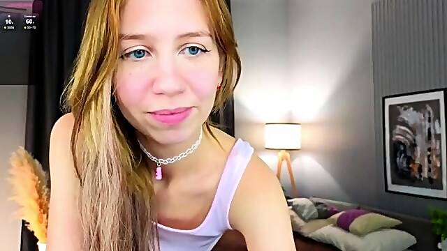 Hot amateur webcam teen masturbates for their fans