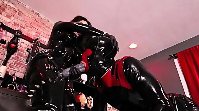 TANGENTOD Latex Mistress Ties Rope on Bound Submissive