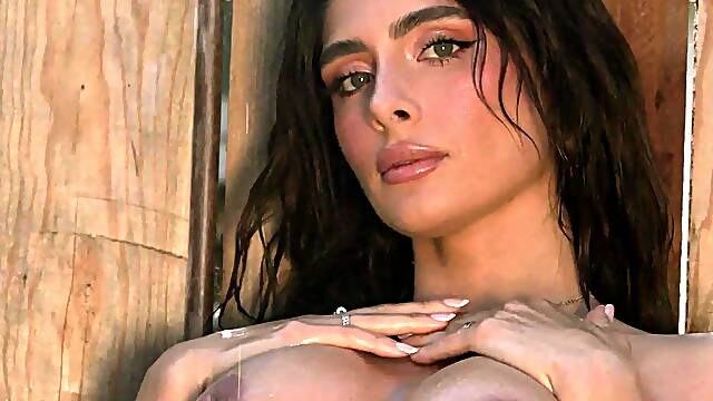 Tru Kait looks amazing in sexy bikini