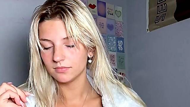 Blonde teen Sierras first erotic masturbation video
