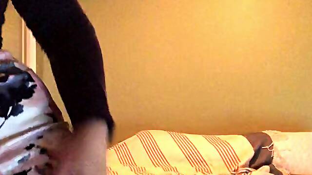 Masturbating on Webcam Free MILF Porn Video
