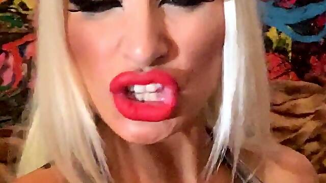 Blonde babe Vega Vixen masturbates in the sunshine