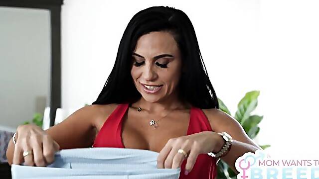 Beauteous Sandy Love - cougar action - Mom Wants To Breed