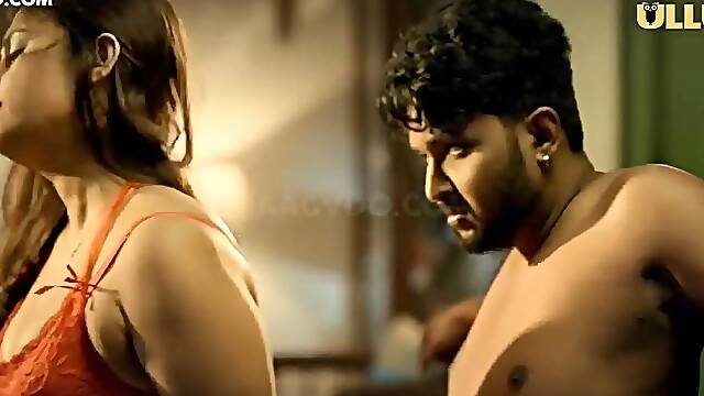 Amateur flashes her big boobs and ripped with the cab driver