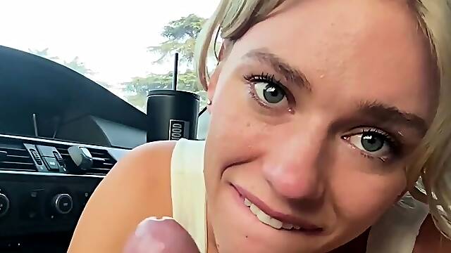 Halli N Lover Gives Hot Blowjob To Her Bf In The Car