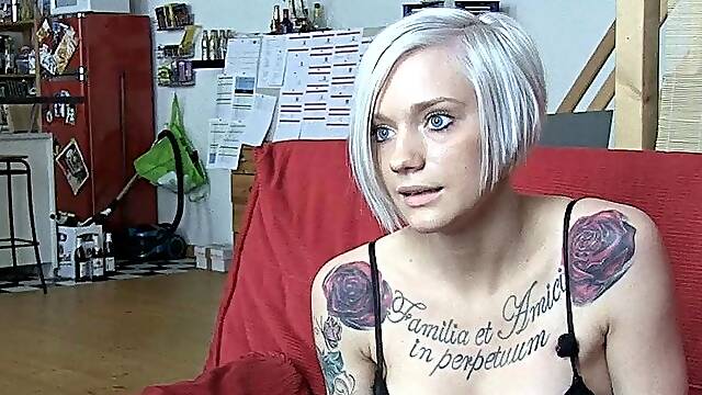 StripCamFun Blonde Amateur MILF Webcam for You