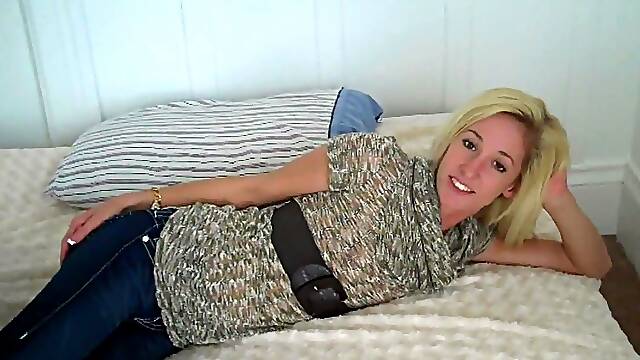 Blonde solo jerking off