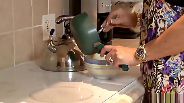 Kelly Leigh Craves For A Long Dong