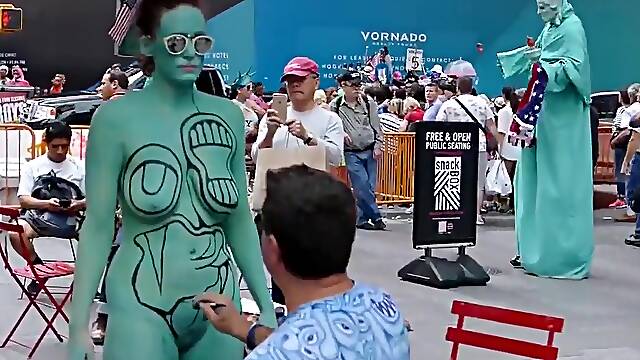 Bodypainting on the private parts of women - World Bodypaint