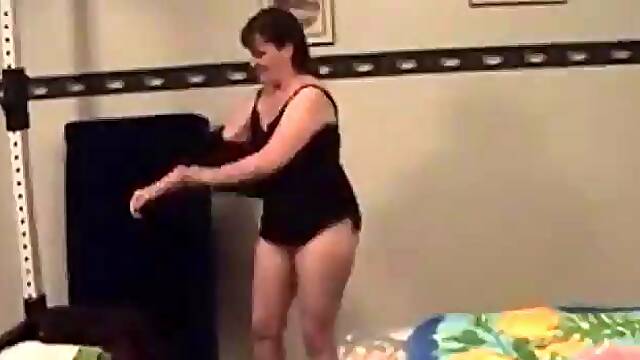 Screaming Orgasmic Granny In a Sixty Nine