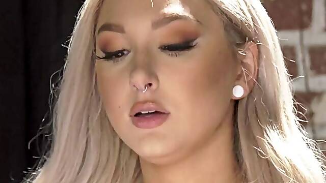 Skylar Voxs Big Tits Bounce in 5 Big Cock Gangbang