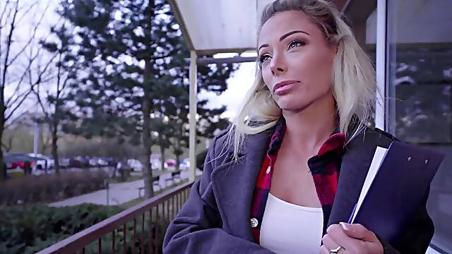 Blonde MILF Isabella Deltore Passionately Asks Erik Everhard for Cash