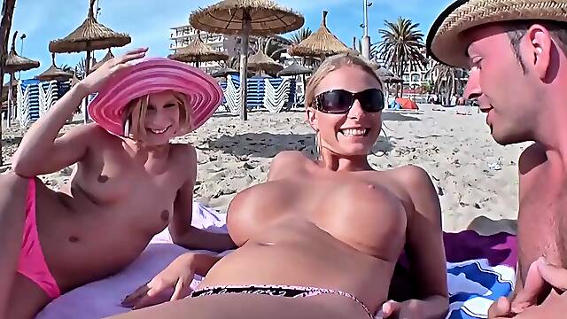 Nice-looking Nadines Doggystyle