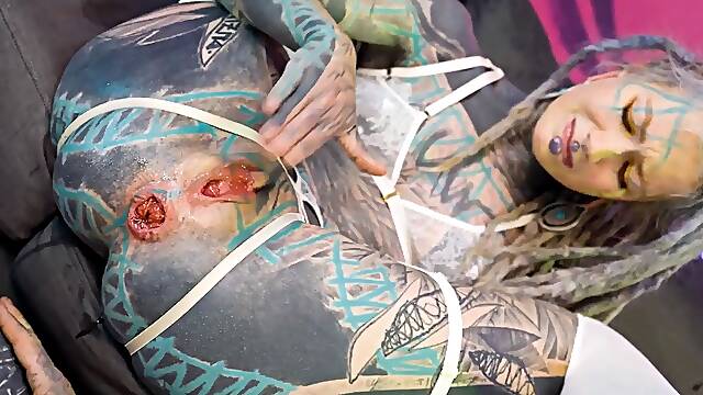 Dual ass-fuck insertion, squirting climaxes and sloppy deepthroat threesome
