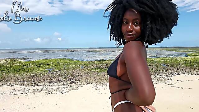 Bikini Session With Stunning Mrs Cookie Brownie (female Black Model)