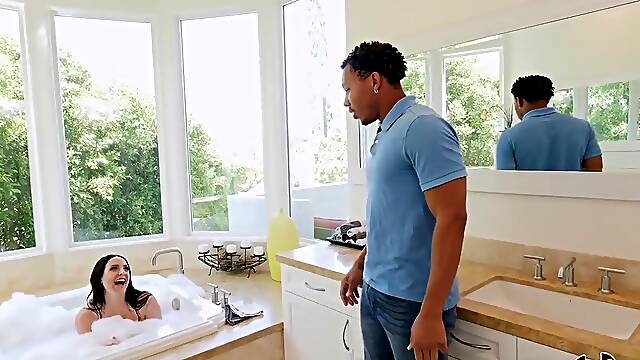 Ricky Bathtub - Ricki White