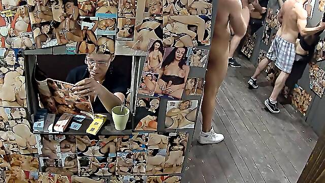 Free Glory Hole Pussy for Everybody