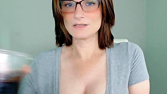 Huge Jugs MILF Gives In to Her Cravings
