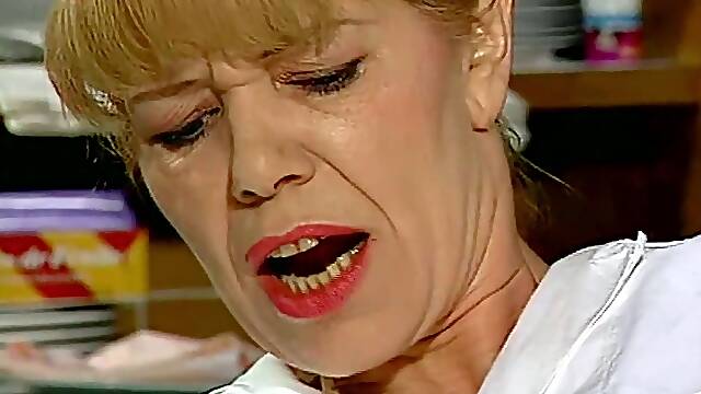 La Doctoresse A Des Gros Seins ll 720p