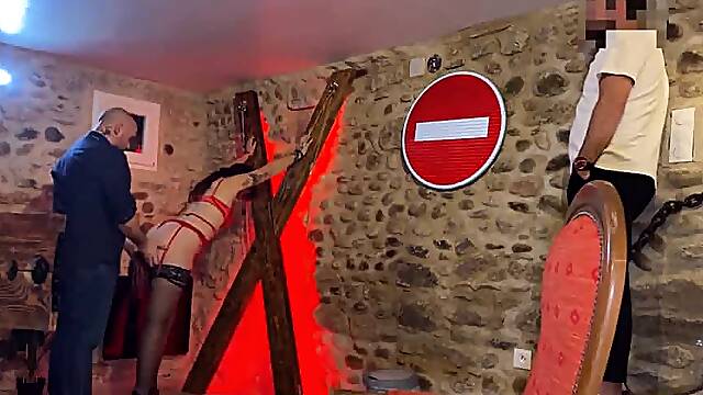 Depuis trop longtemps je navais pas été soumise et offerte