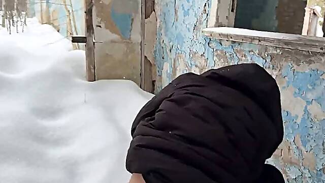 Amateur Redhead Takes A Bottle In Her Juicy Ass Outdoors