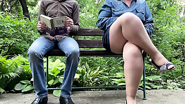 Mature MILF mom in wet nylon pantyhose after pissing outside