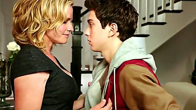 Elisabeth Shue - Behaving Badly