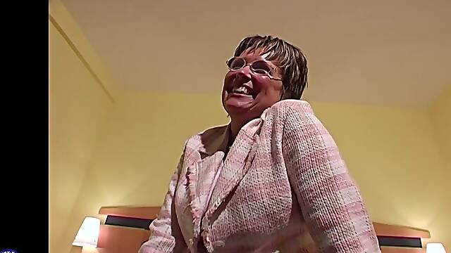 MatureNL - Susen Unshaved Amateurs Housewife Interview - Fingering