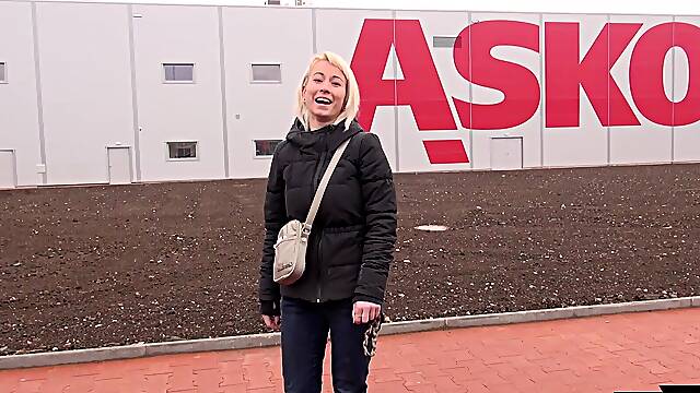 Hardcore fucking in the van with amateur blonde chick Tereza Mer