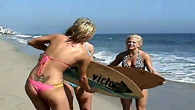 Three Blondes Doing a Lesbian Train and Strapon Fucking in Threesome