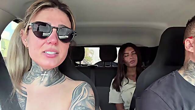 We discovered a homeless cutie named Medinga, took her to the car to have sex with her and gave her some coins.