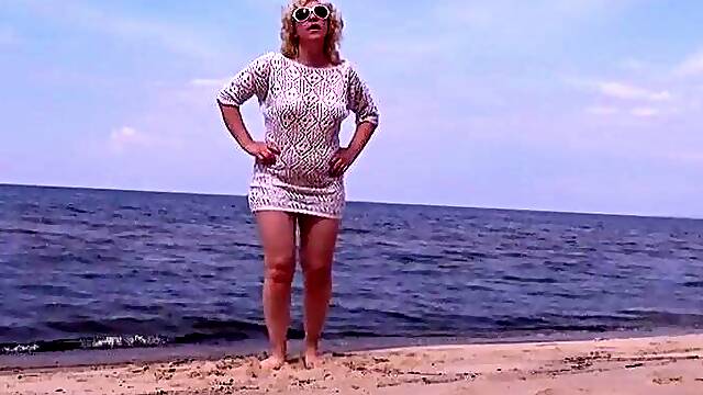 Nimble older mom has joy with youthful boyz on the beach two