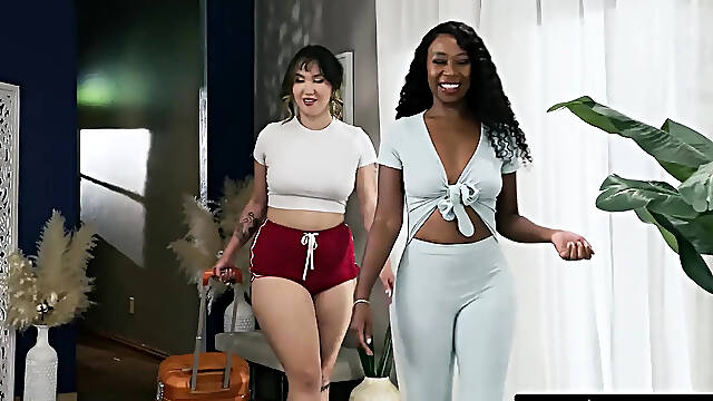 ALL HOTTY MASSAGE - BnB Owner Suggests A Massage Which Lead To Outstanding Scissoring Joy