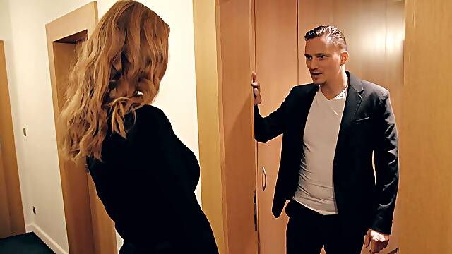 Redheaded Lenina gives a wild ride on that huge cock