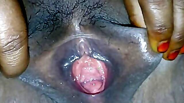 Deshi beautiful college students show his pussy.