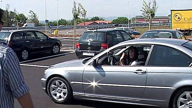 Beuatiful Italian cougar like fucking youn guys and get double penetration