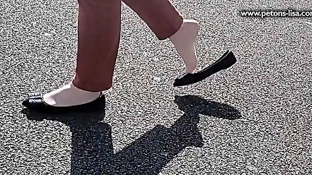 The preppy law teacher likes her pumps (ultra) loose (Shoeplay, Heelpopping, Lost Shoes)