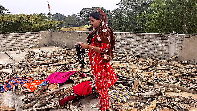 Jija Ne Apni Sali Ko Chhat Ka Upper Choda, Job Sali Dress Sukhaa Raha Tha