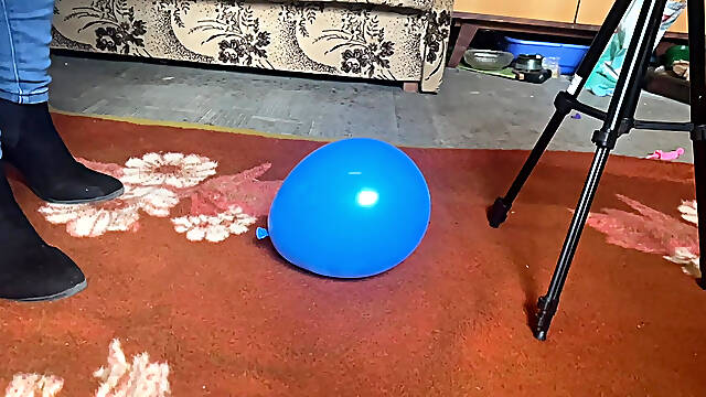 100kgs Bigbootylucy Stomps Balloons in High Heels! 2 Cameras with Slow Motion!