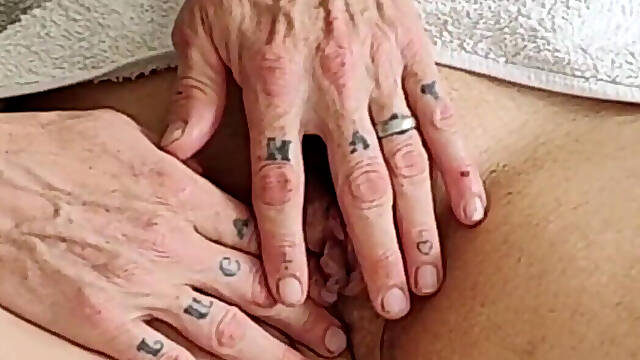 Pussy massage for hotwife