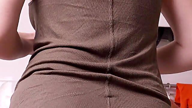 Hot Wife Cooking and Flashing Ass