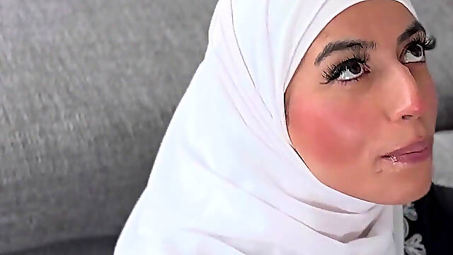 Muslim Maid Catches Her Boss Wanking