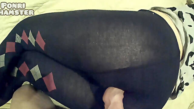 Stepsister Helped Me Cum on Her Ass in Leggings!