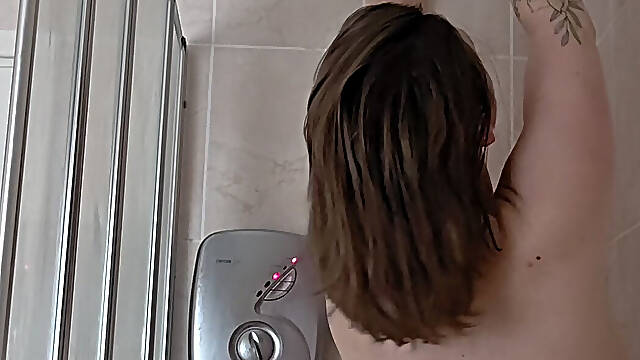 Hairy MILF Shaves Her Pits & Legs in the Shower - Then Lets Her Piss Flow