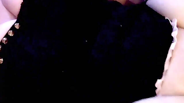 Hot MILF Candy Squirts Turns Her Webcam Show Into a Live Fucking Session with Her Customer